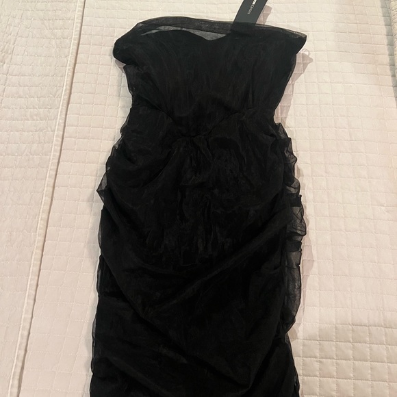 Beautiful black halter top dress, perfect for a night out on the town. - Picture 3 of 4